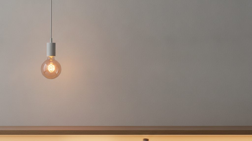 Éclairage connecté allumé dans un salon contemporain
